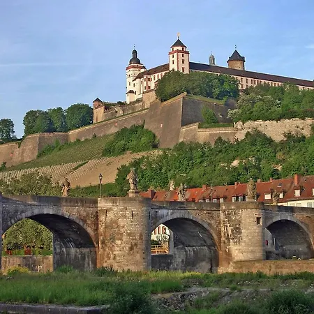 Helle und geräumige 3-Zimmer-Wohnung Würzburg Exterior foto