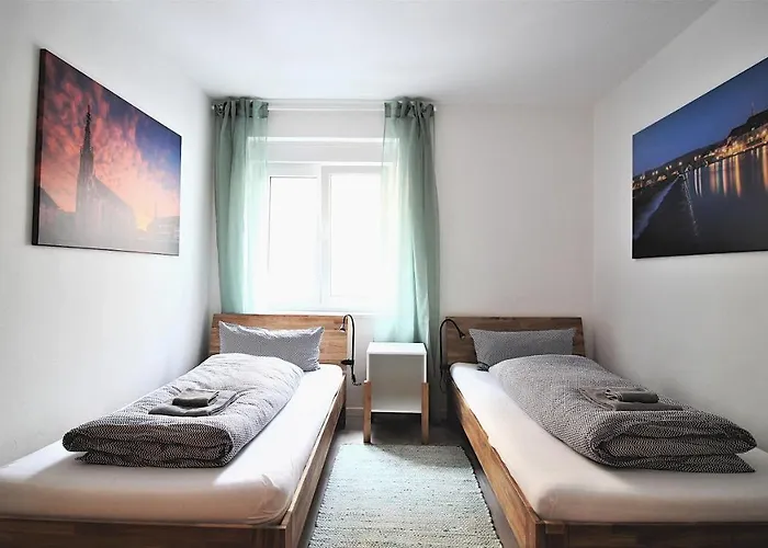 Central & Lovely - For Up To 6 Persons