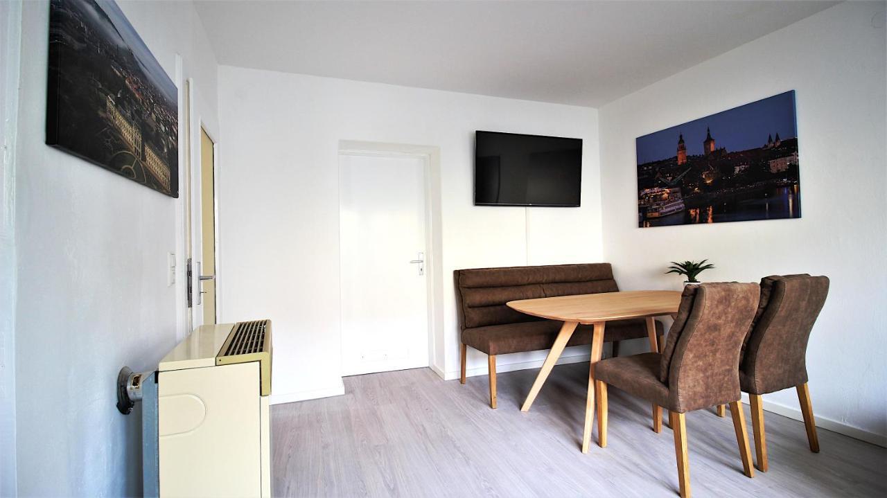 & Lovely - For Up To 6 Persons Appartement Würzburg